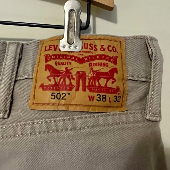 Like-new Levi's 502 pants - Picture 4 of 4